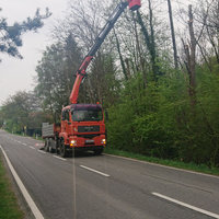 Lkw mit Kran von Josef Hochreiter Baggerarbeiten & Transporte