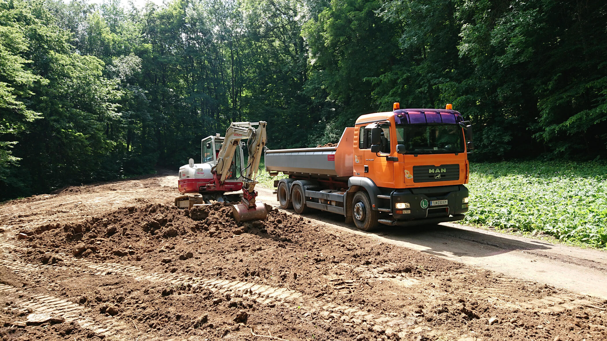 Aushub von Erde durch Josef Hochreiter Baggerarbeiten & Transporte